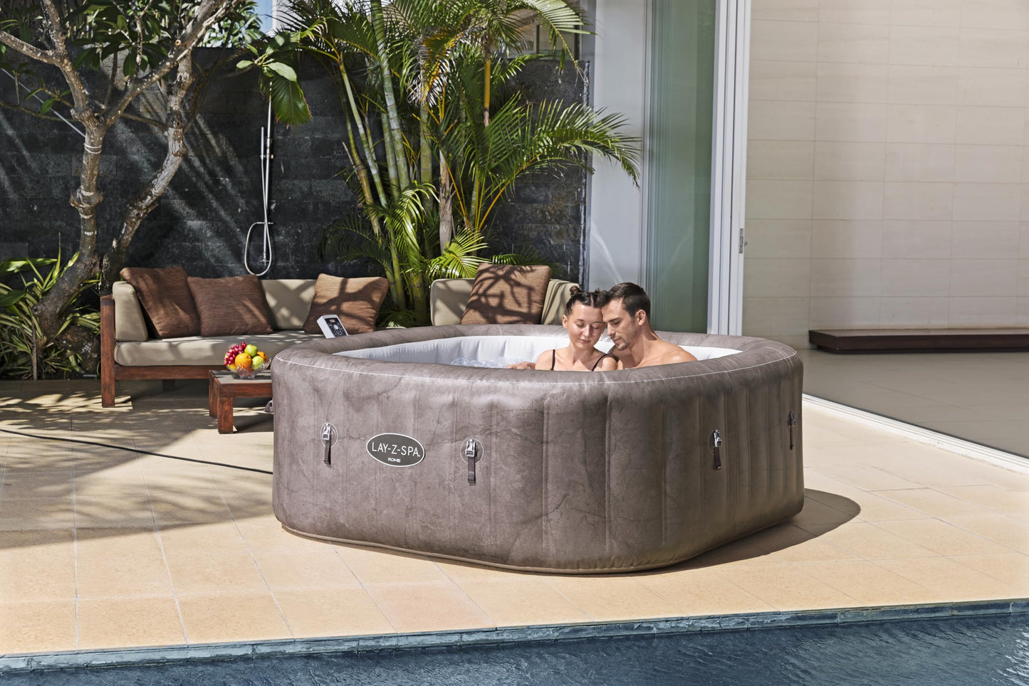 Bestway® Lay-Z-SPA® Energiespar-Whirlpool Rome AirJet™ mit App-Steuerung + integrierter UltraFit™ -Pumpeneinheit, für 6 Personen 180 x 180 x 71 cm, Marmor-Optik (Braun)